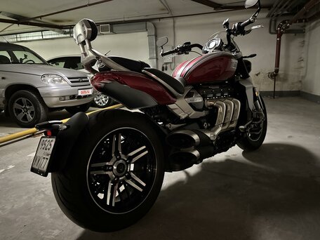 2023 Triumph Rocket 3, красный, 2450000 рублей, вид 5