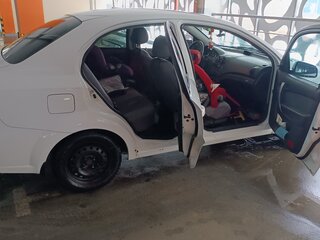 2011 Chevrolet Aveo I Рестайлинг, белый, 560000 рублей, вид 3