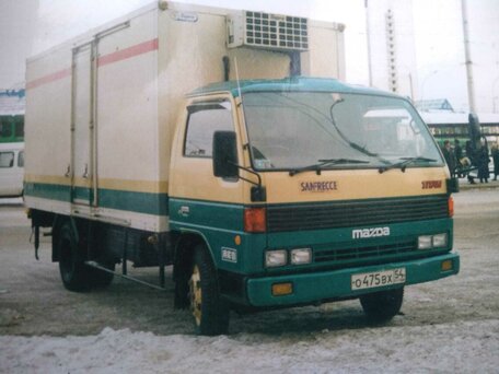 1991 Mazda Titan, зелёный, 2370000 рублей, вид 1