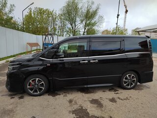 2016 Toyota Voxy III (R80), чёрный, 1700000 рублей, вид 3