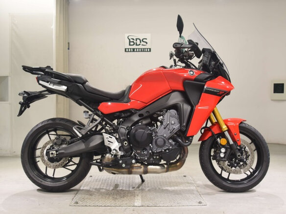 2022 Yamaha MT-09 Tracer (FJ-09), красный, 1600000 рублей