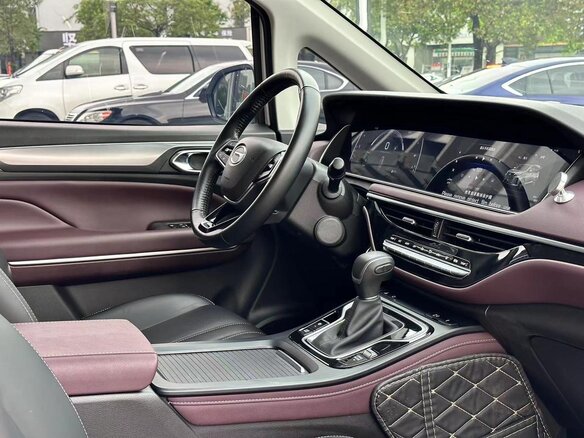 2023 GAC Trumpchi M6, синий - вид 16