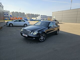 2004 Mercedes-Benz E-Класс 240 III (W211, S211), чёрный, 750000 рублей, вид 2