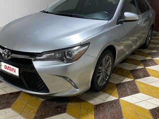 2016 Toyota Camry VII (XV50) Рестайлинг, серый, 2050000 рублей, вид 2