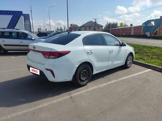 2019 Kia Rio IV, белый, 1070000 рублей, вид 4