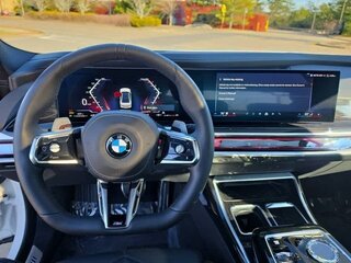 2025 BMW 7 серии 740i xDrive VII (G70), белый, 11108843 рублей, вид 5