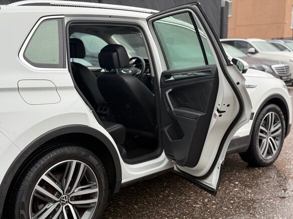 2023 Volkswagen Tiguan II Рестайлинг, белый, 3490000 рублей - вид 13