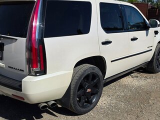 2011 Cadillac Escalade III, белый, 2200000 рублей, вид 3