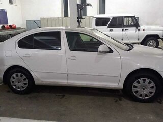2011 Skoda Octavia II (A5) Рестайлинг, белый, 700000 рублей, вид 2