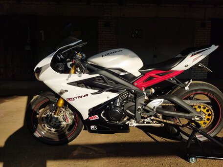 2010 Triumph Daytona 675, белый, 849000 рублей, вид 4