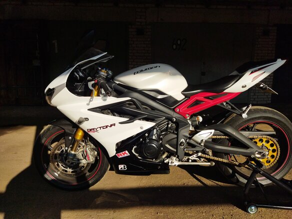 2010 Triumph Daytona 675, белый, 849000 рублей - вид 4