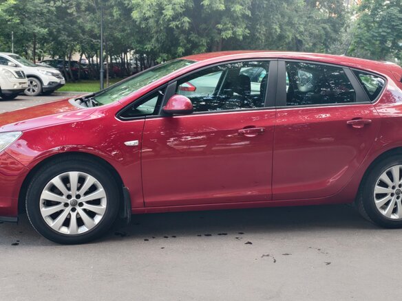 2010 Opel Astra J, красный, 950000 рублей