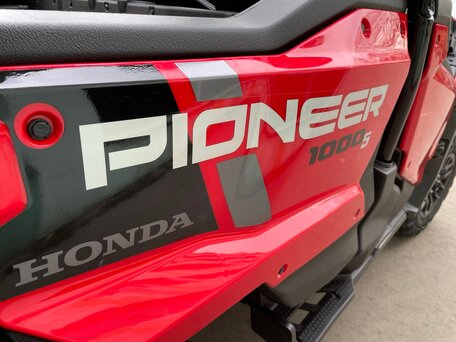 2022 Honda Pioneer, красный, 3400000 рублей, вид 2