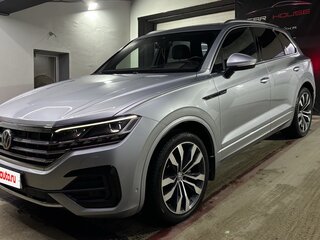 2019 Volkswagen Touareg III, серебристый, 5850000 рублей, вид 2