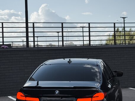 2017 BMW 5 серии 540i VII (G30/G31/G38), синий, 4000000 рублей, вид 4