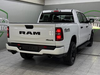 2025 Ram 1500 Crew Cab V Рестайлинг, белый, 7300000 рублей, вид 4