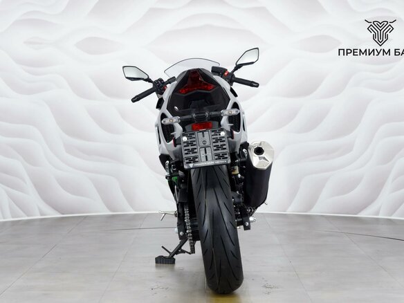 2025 Kawasaki Ninja 7, серебристый, 899000 рублей - вид 6
