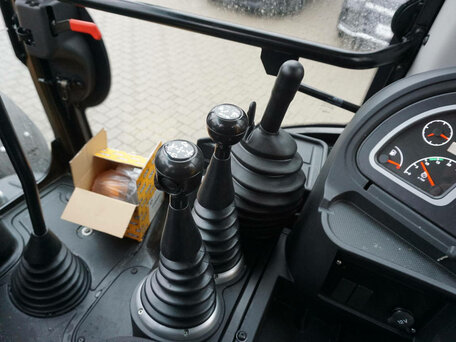2025 JCB 3CX, 9600000 рублей, вид 4