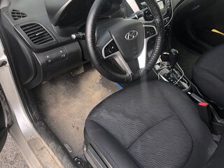 2013 Hyundai Solaris I, серебристый, 600000 рублей, вид 5