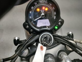 2020 Triumph Street Twin, красный, 859000 рублей, вид 5