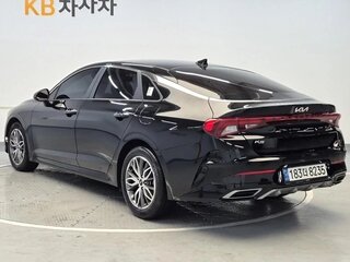 2022 Kia K5 III, чёрный, 1870000 рублей, вид 4