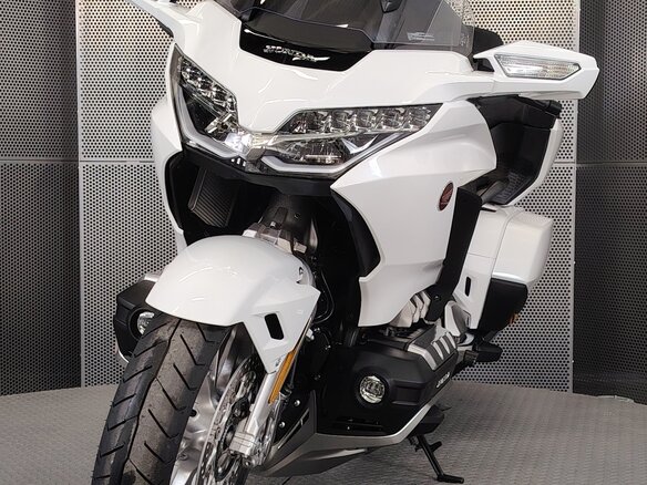 2026 Honda GL 1800 Gold Wing, белый, 3777000 рублей - вид 2