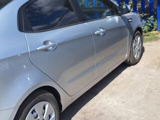 2016 Kia Rio III Рестайлинг, серебристый, 800000 рублей, вид 2
