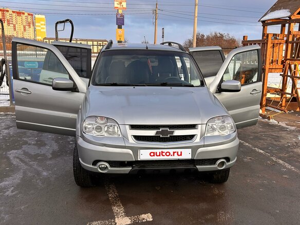 2013 Chevrolet Niva I Рестайлинг, серебристый, 600000 рублей