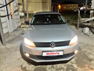2013 Volkswagen Jetta VI, серебристый, 1090000 рублей, вид 2