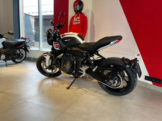 2024 Triumph Trident 660, белый, 1150000 рублей, вид 2