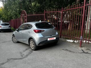 2017 Mazda Demio IV (DJ), серебристый, 950000 рублей, вид 2