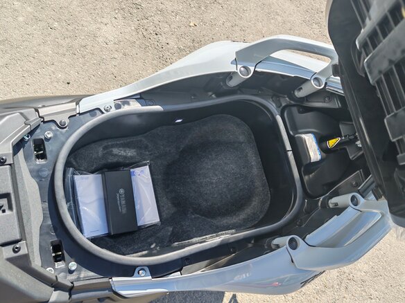 2025 Yamaha TMAX, серый, 1500000 рублей - вид 8