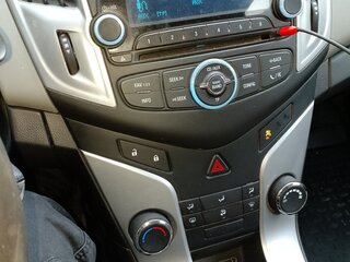 2013 Chevrolet Cruze I Рестайлинг, серебристый, 750000 рублей, вид 3