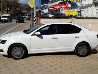2017 Skoda Octavia III (A7) Рестайлинг, белый, 1200000 рублей, вид 4