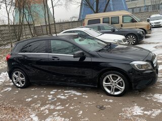 2013 Mercedes-Benz A-Класс 180 III (W176), чёрный, 1600000 рублей, вид 2