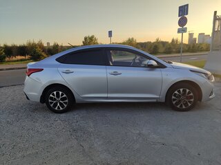 2017 Hyundai Solaris II, серебристый, 790000 рублей, вид 4