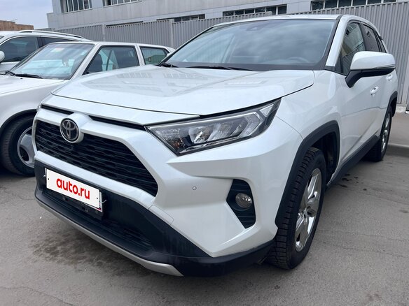 2022 Toyota RAV4 V (XA50), белый, 4100000 рублей - вид 9