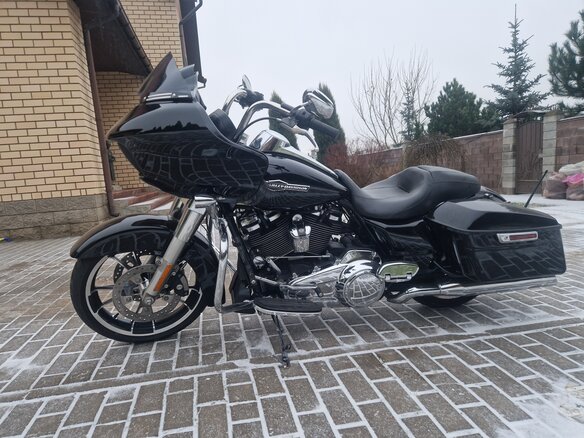 2021 Harley-Davidson Road Glide, чёрный, 1430000 рублей - вид 4