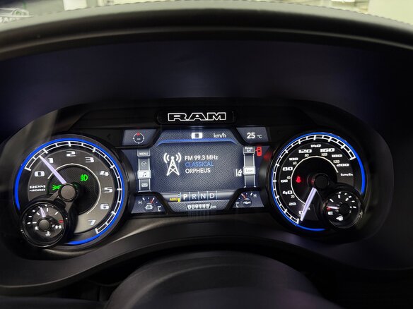 2022 Ram 1500 Crew Cab V, серебристый, 7450000 рублей - вид 22