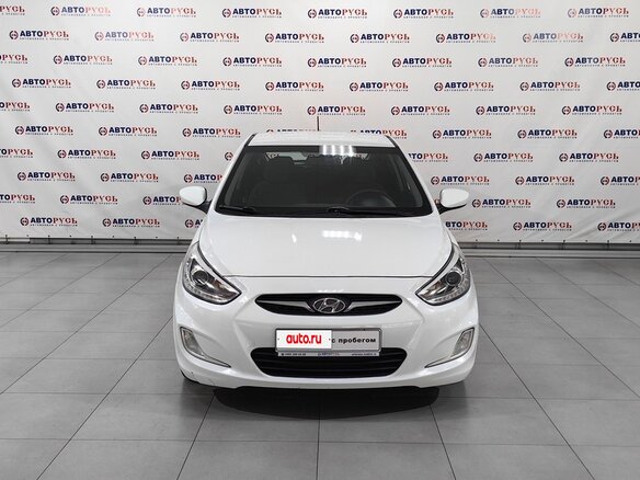 2014 Hyundai Solaris I, белый, 1200000 рублей