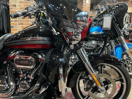 2020 Harley-Davidson CVO Tri Glide, чёрный, 7500000 рублей, вид 4