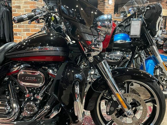 2020 Harley-Davidson CVO Tri Glide, чёрный, 7500000 рублей - вид 3