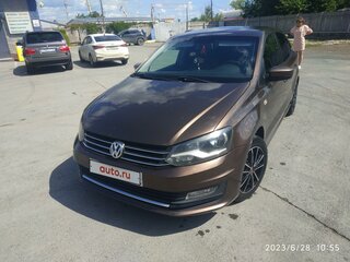 2016 Volkswagen Polo V Рестайлинг, коричневый, 999000 рублей, вид 3