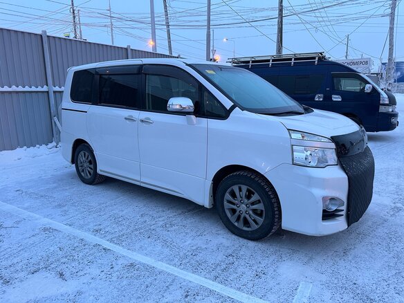 2012 Toyota Voxy II (R70) Рестайлинг, белый, 1845000 рублей - вид 5