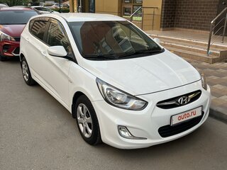 2013 Hyundai Solaris I, белый, 900000 рублей, вид 1