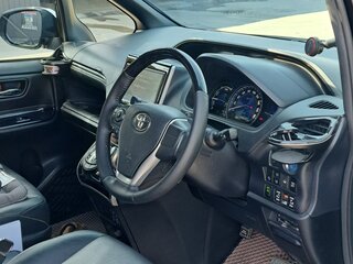2018 Toyota Esquire I Рестайлинг, чёрный, 2400000 рублей, вид 5