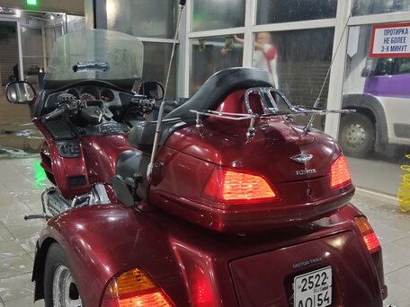 2005 Honda GL 1800 Gold Wing, красный, 2250000 рублей, вид 4