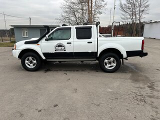 2011 Nissan NP300, белый, 1800000 рублей, вид 2
