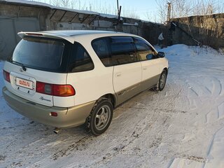 1997 Toyota Ipsum I (M10), белый, 600000 рублей, вид 4