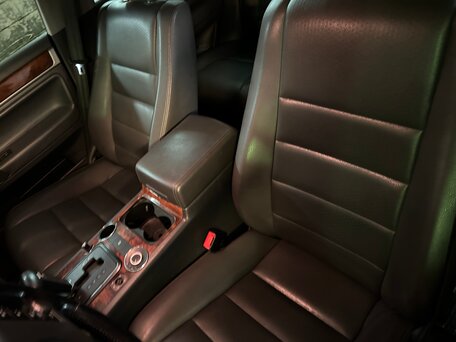 2008 Volkswagen Touareg I Рестайлинг, серебристый, 830000 рублей, вид 3